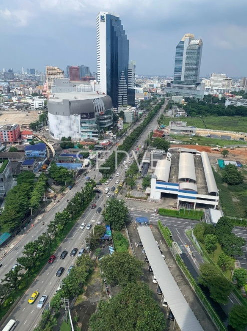picture 2 Beds with Bathtub Large Room Nice Room City View Good Location  Close to MRT Thailand Cultural Centre station  @ IVY Ampio  - 5/10