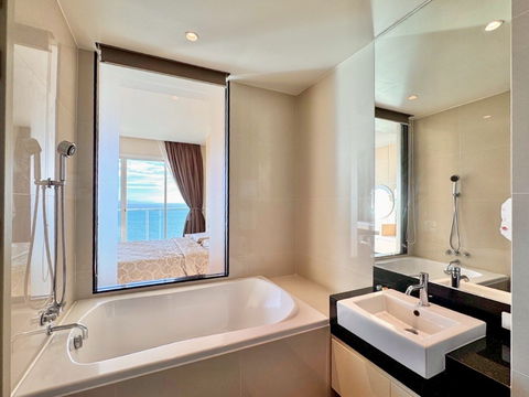 ✨ Luxury Condo for Rent | Mövenpick Pattaya🌤 เฟอร์ครบ🛁 ให้เช่าเพียง 50,000 น พร้อมอยู่ทันที 💼 📞 065-5639565 💚 LINE: @wsrcondo