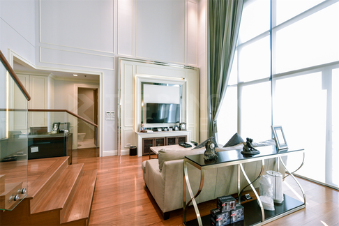 Bright 24 Luxury Condo at Special Price