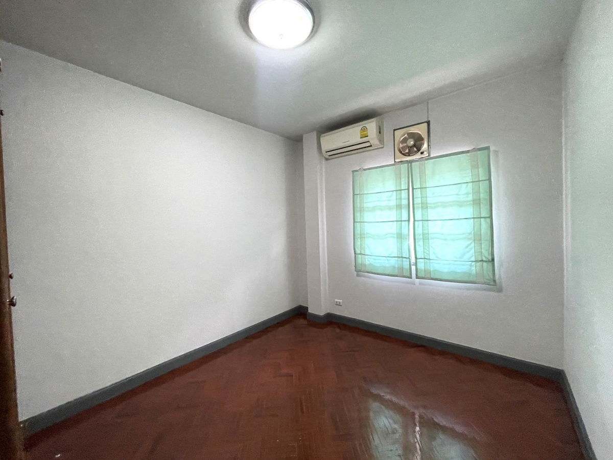 รูป ให้เช่าบ้านเดี่ยวชั้นเดียว  4 ห้องนอน 3 ห้องน้ำ 1  ห้องครัว  3  ที่จอดรถ  - รูปที่ 14/23