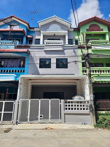 ทาวน์โฮม 3 ชั้น หมู่บ้านเพลินวิภา ใกล้เลียบด่วนเอกมัย-รามอินทรา รถไฟฟ้าสีชมพู ถนนนวลจันทร์ , ถนนรามอินทรา40 ใกล้โรงพยาบาล โรงเรียน