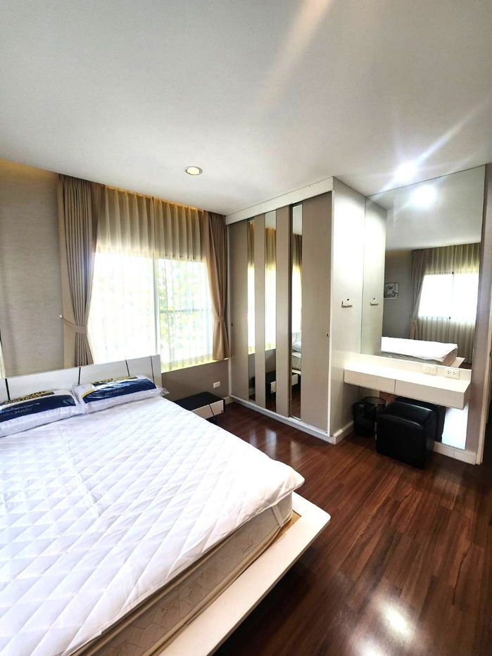 picture  Two storey house for rent with 4 bedrooms,3 toilets and 1 kitchen.  - 13/18