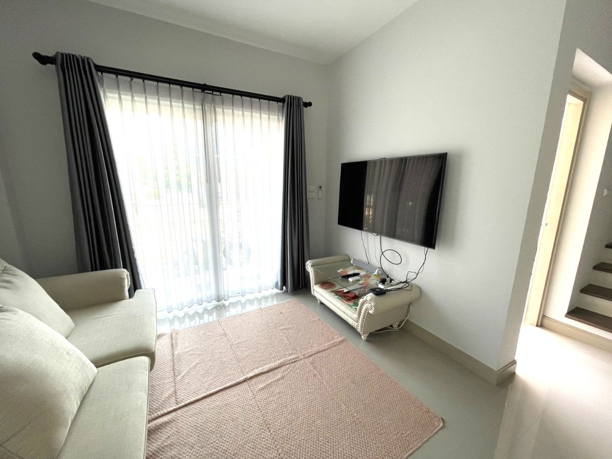 picture  Two storey house for rent with 3 bedrooms,3 toilets and 1 kitchen. - 4/25