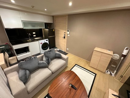 รูปภาพ Klass Silom【𝐑𝐄𝐍𝐓】🔥Modern, sleek, and cool in white and gray tones, perfect for a simple life🔥  Contact Line ID: @hacondo