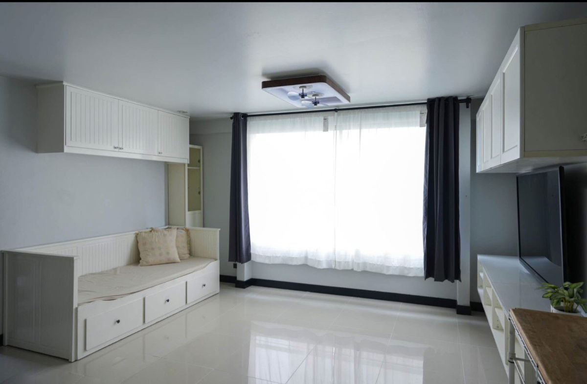 picture Ratchada                           Orchid  - 4/15