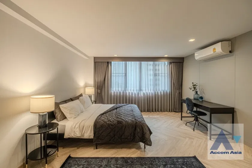 รูป 🔼🔽 AccomA 📩 Gorgeous white-tone condo with classic charm and full built-ins (24253) - รูปที่ 8/18