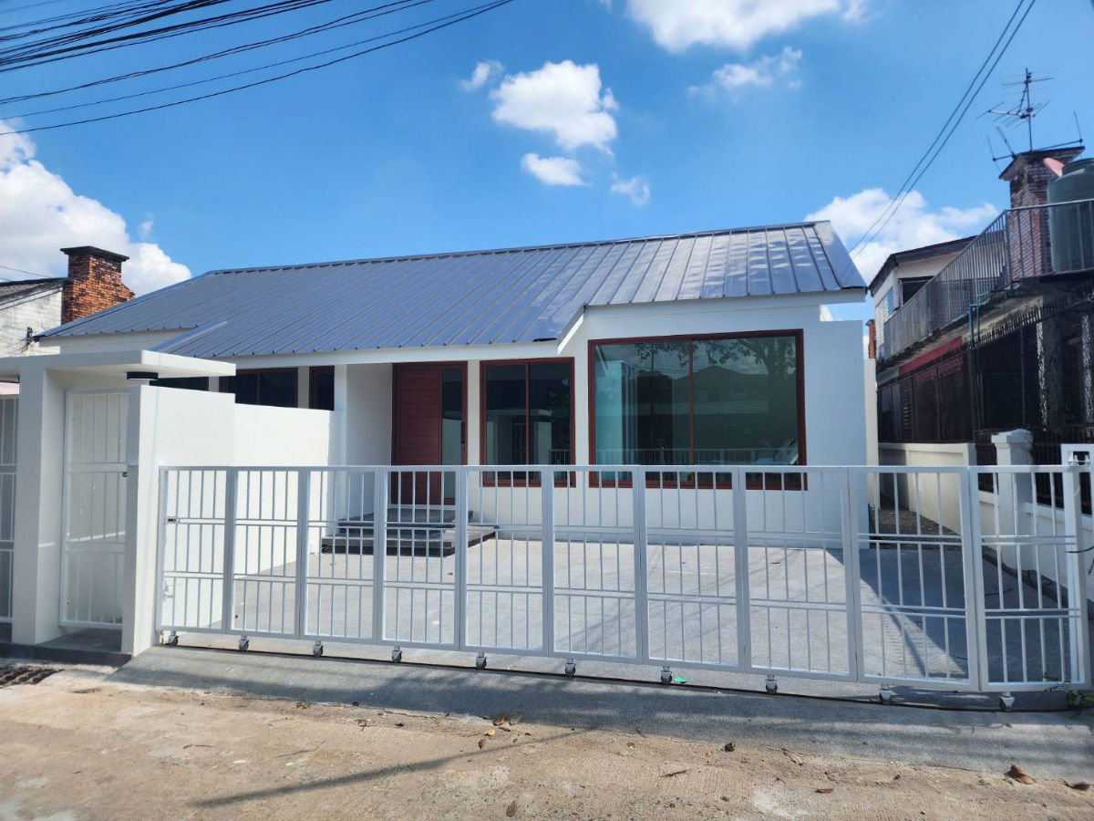รูป ให้เช่าบ้านแฝดชั้นเดียว  3 ห้องนอน 3 ห้องน้ำ 1  ห้องครัว 2  ที่จอดรถ - รูปที่ 1/17