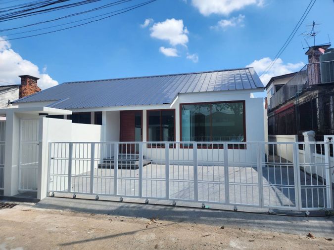 ให้เช่าบ้านแฝดชั้นเดียว 3 ห้องนอน 3 ห้องน้ำ 1 ห้องครัว 2 ที่จอดรถ