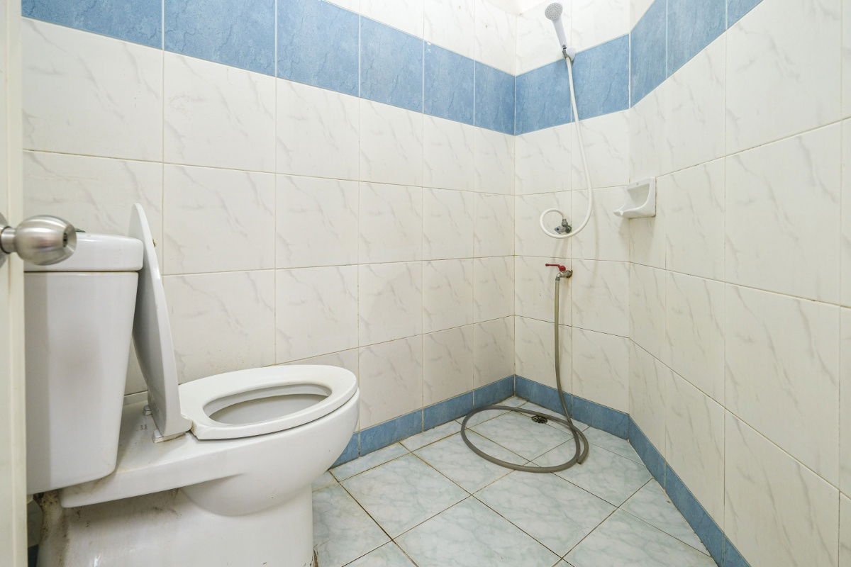 picture 🔥 For Sale with Tenant! Commercial Shop with 5.5% Yield 🔥 Siam Condominium. A 2-story unit on the 1st floor, 60 sq.m., near Central Rama 9 - 8/13