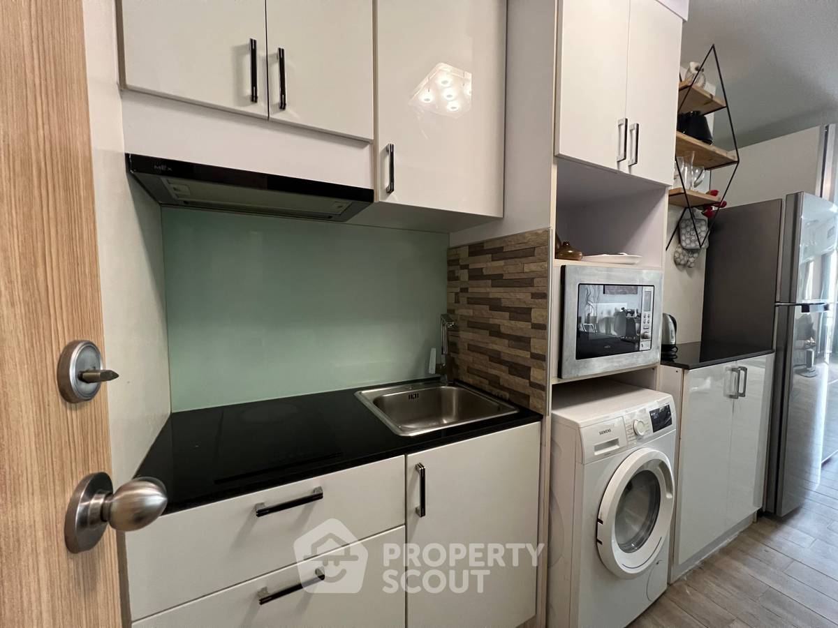 picture 1-BR Condo at Markland Condominium Central Pattaya close to Pattaya North (ID 1391370) - 10/12