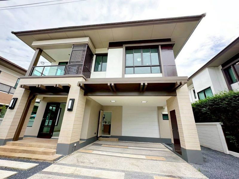 รูป บ้านเดี่ยวรีโนเวทใหม่ พร้อมอยู่  “เศรษฐสิริ วัชรพล” โดยแสนสิริ  ✅ ทำเลดี ติดถนนใหญ่ – เข้าออกได้หลายทาง ✨ บ้านสวยรีโนเวทใหม่กริ๊บ ราคาพิเศษสุดๆ - รูปที่ 2/4