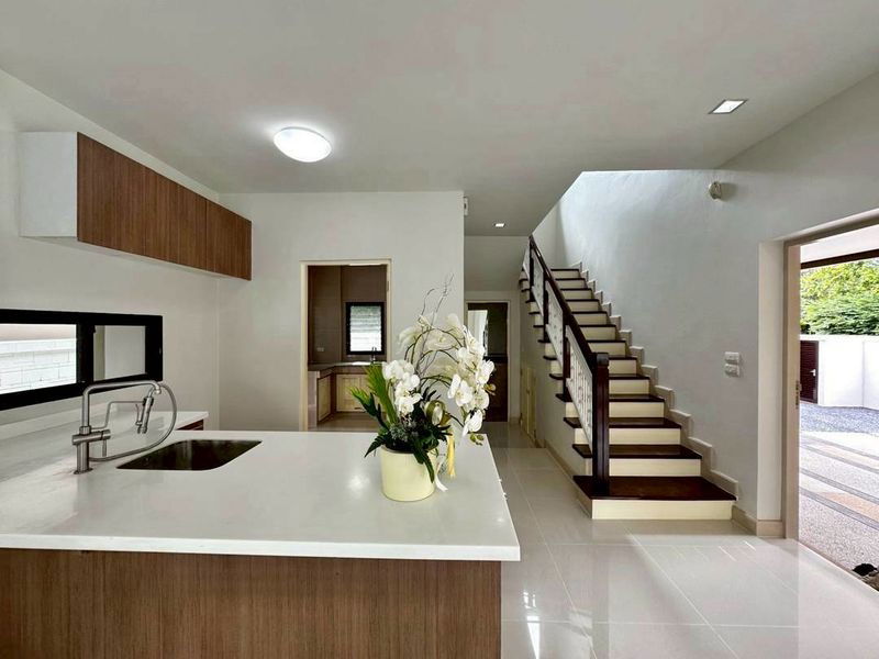 รูป บ้านเดี่ยวรีโนเวทใหม่ พร้อมอยู่  “เศรษฐสิริ วัชรพล” โดยแสนสิริ  ✅ ทำเลดี ติดถนนใหญ่ – เข้าออกได้หลายทาง ✨ บ้านสวยรีโนเวทใหม่กริ๊บ ราคาพิเศษสุดๆ - รูปที่ 4/4