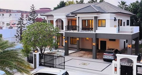FOR SALE  HOUSE PROPERTY  65000000 BAHT.
