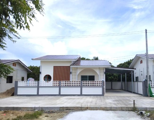 ขายบ้านเดี่ยวชั้นเดียว 2 ห้องนอน 2 ห้องน้ำ 1 ห้องครัว 2 ที่จอดรถ