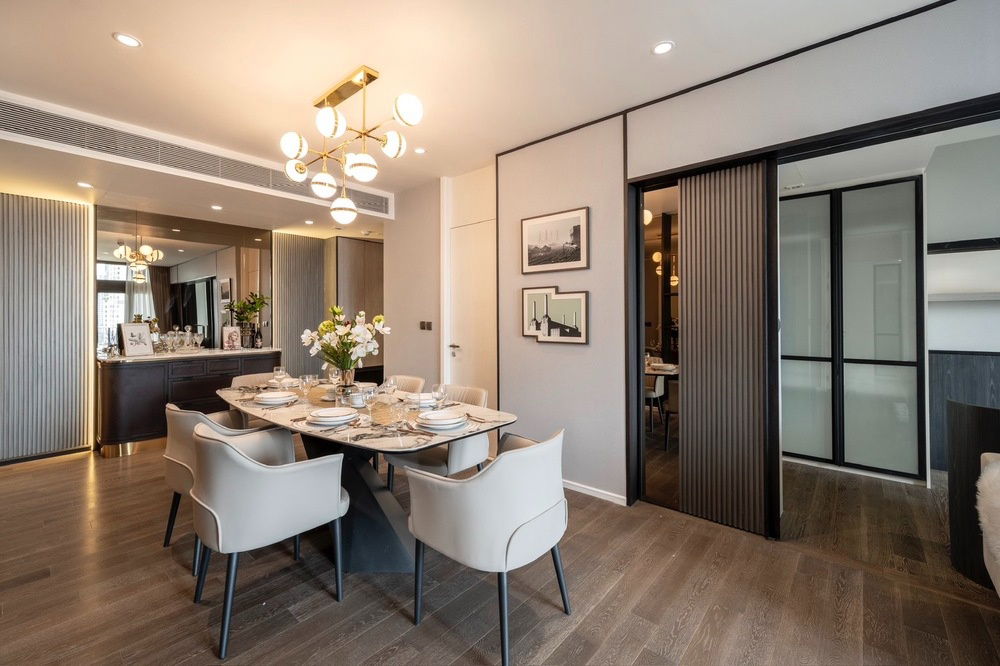 picture Sale with tenant !! high floor 11+, Pet Friendly!! 🔥 Code C20240500324..Muniq Sukhumvit 23, 2 bed, 2 bath, furnished, ready to move in, Special Deal! - 3/14