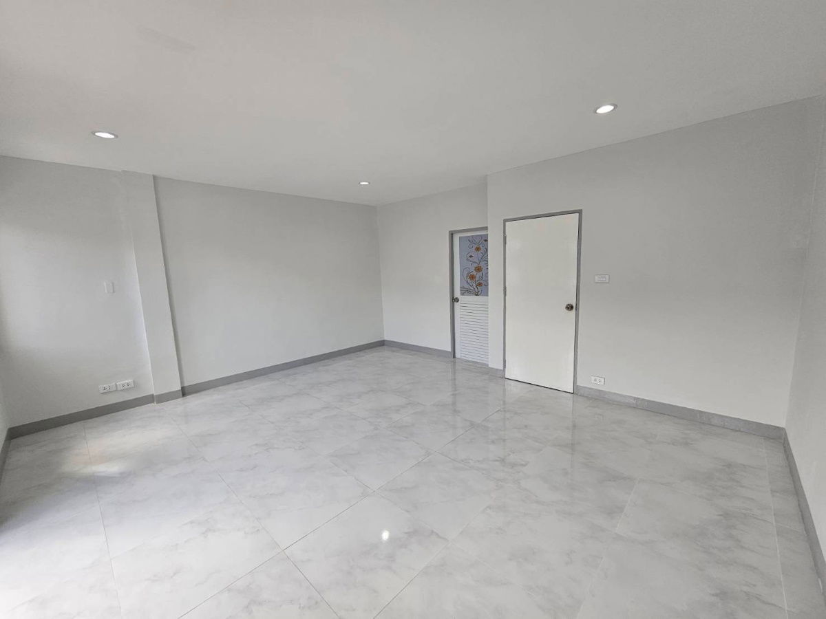 รูป ทาวน์โฮม 3 ชั้น หมู่บ้านเพลินวิภา ใกล้เลียบด่วนเอกมัย-รามอินทรา รถไฟฟ้าสีชมพู ถนนนวลจันทร์ , ถนนรามอินทรา40 ใกล้โรงพยาบาล โรงเรียน - รูปที่ 16/21