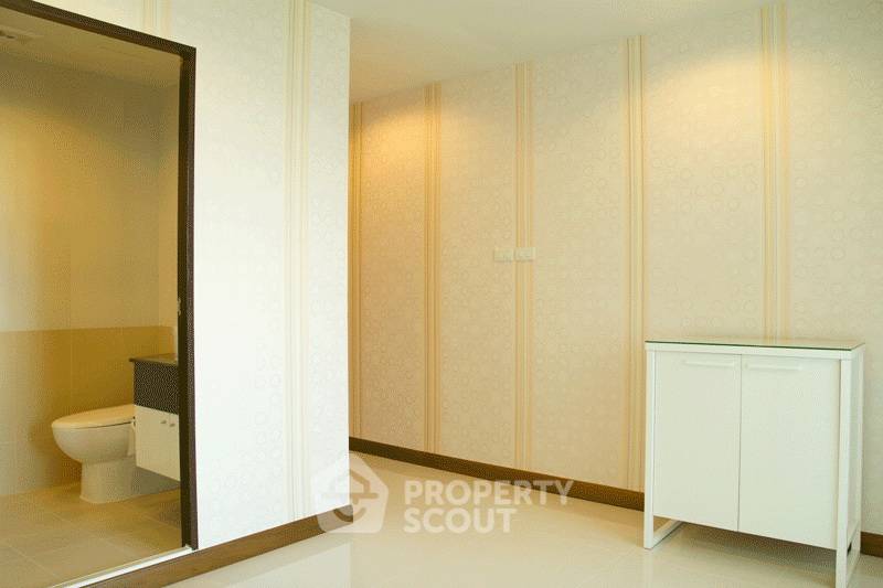 picture 1-BR Condo at Sukhumvit Living Town near MRT Phetchaburi (ID 824345) - 7/16