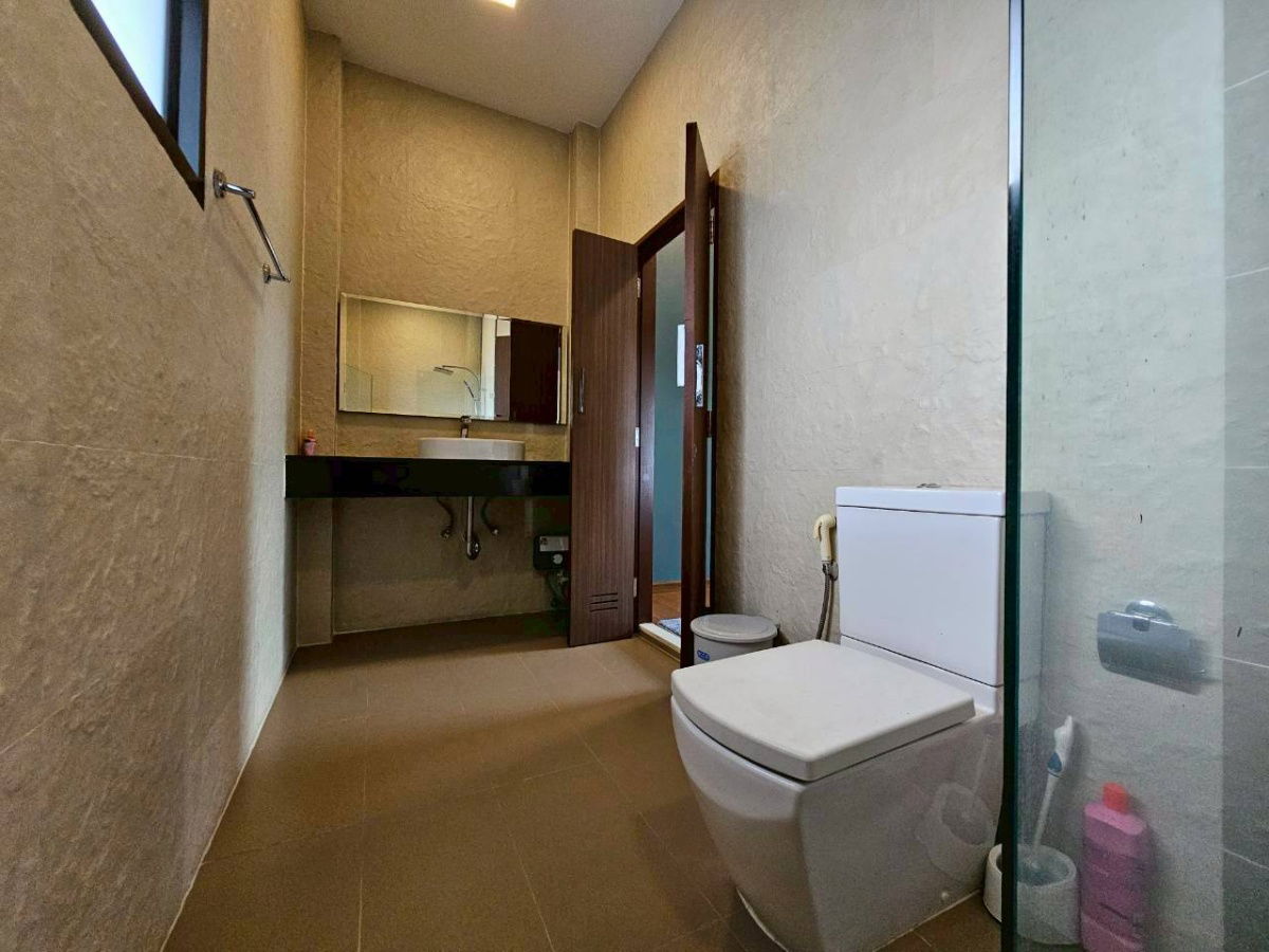 รูป ขายบ้านเดี่ยวสองชั้น  3 ห้องนอน 4 ห้องน้ำ 1  ห้องครัว  2 ที่จอดรถ - รูปที่ 16/31