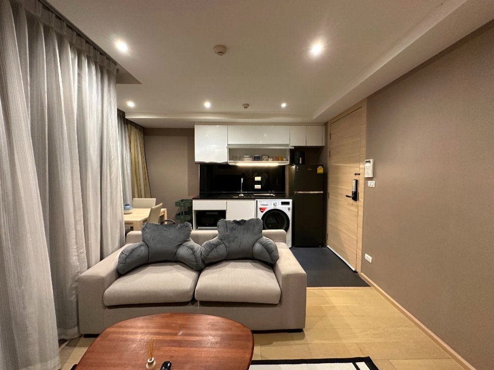 picture Klass Silom【𝐑𝐄𝐍𝐓】🔥Modern, sleek, and cool in white and gray tones, perfect for a simple life🔥 Contact Line ID: @hacondo - 6/9