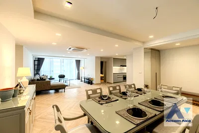 Condos for rent : 🔼🔽 AccomA 📩 Gorgeous white-tone condo with classic charm and full built-ins (24253)