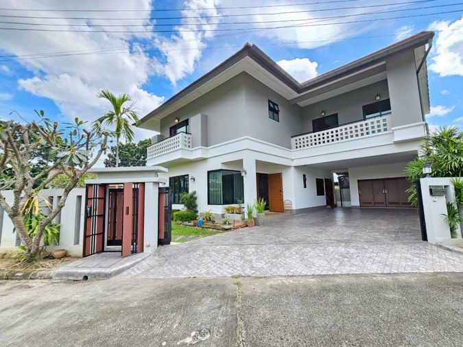 ขายบ้านเดี่ยวสองชั้น 3 ห้องนอน 4 ห้องน้ำ 1 ห้องครัว 2 ที่จอดรถ