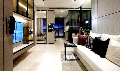 Condos for sale Bangkok : 1-BR Condo at The Room Sukhumvit 38 near BTS Ekkamai (ID 1295379)