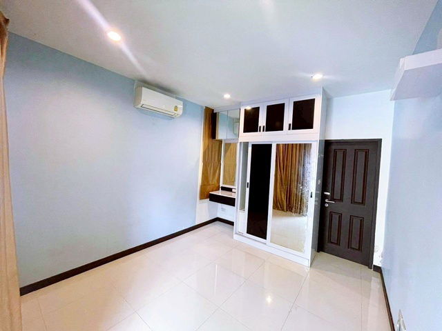 รูป เดอะ เซอร์เคิล ราชพฤกษ์ 1.4 กม. ตลาดน้ำตลิ่งชัน 900 ม.เช่าบ้านใหม่ 3ชั้น+ดาดฟ้า 74 ตร.วา. 294 ตร.ม. MRT บางขุนนนท์ 3.2 กม. - รูปที่ 4/8