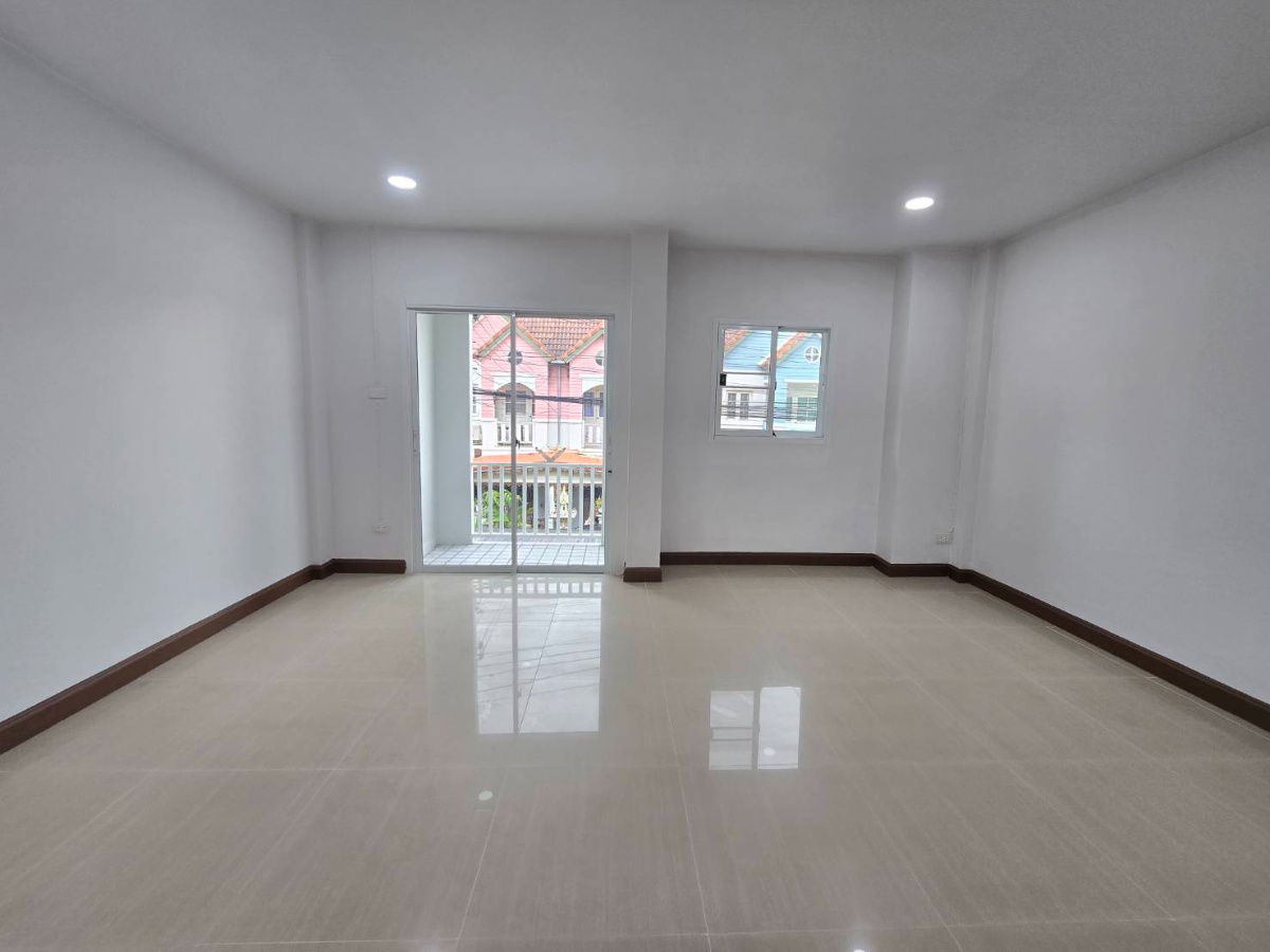 รูป ทาวน์เฮ้าส์ รีโนเวทใหม่ พร้อมอยู่ กว้าง ใกล้ตลาดวงศกร หมู่บ้านกรีนวิลล์หทัยราษฏร์ ถนนหทัยราษฎร์86 ลาดสวาย ลำลูกกา ปทุมธานี - รูปที่ 16/23