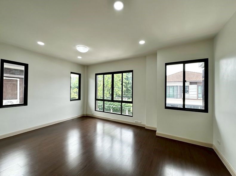 picture For Sale: Detached House in Setthasiri Watcharapol Village by Sansiri. Grade-A, newly renovated,  - 8/17
