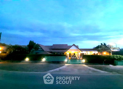 Houses for rent Hua Hin Prachaubkirikhan : 4-BR House at Dusita Village 1 in Thap Tai (ID 2347115)