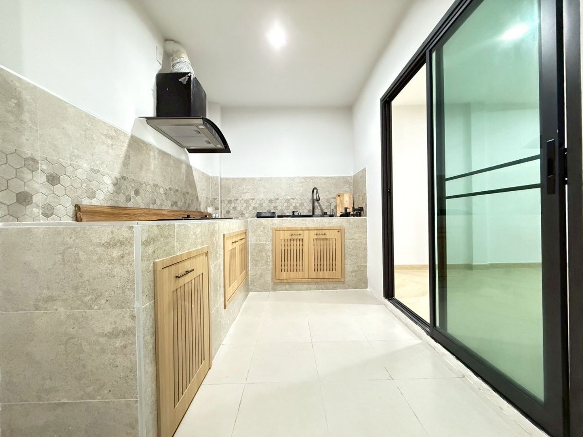 รูป LTH13351 – Townhouse for Sale | Sukhumvit 101 | 130 sqm | 3 Beds 2 Baths | 4.29 MB | Near BTS Punnawithi | ทาวน์เฮ้าส์ขาย สุขุมวิท 101 - รูปที่ 3/13