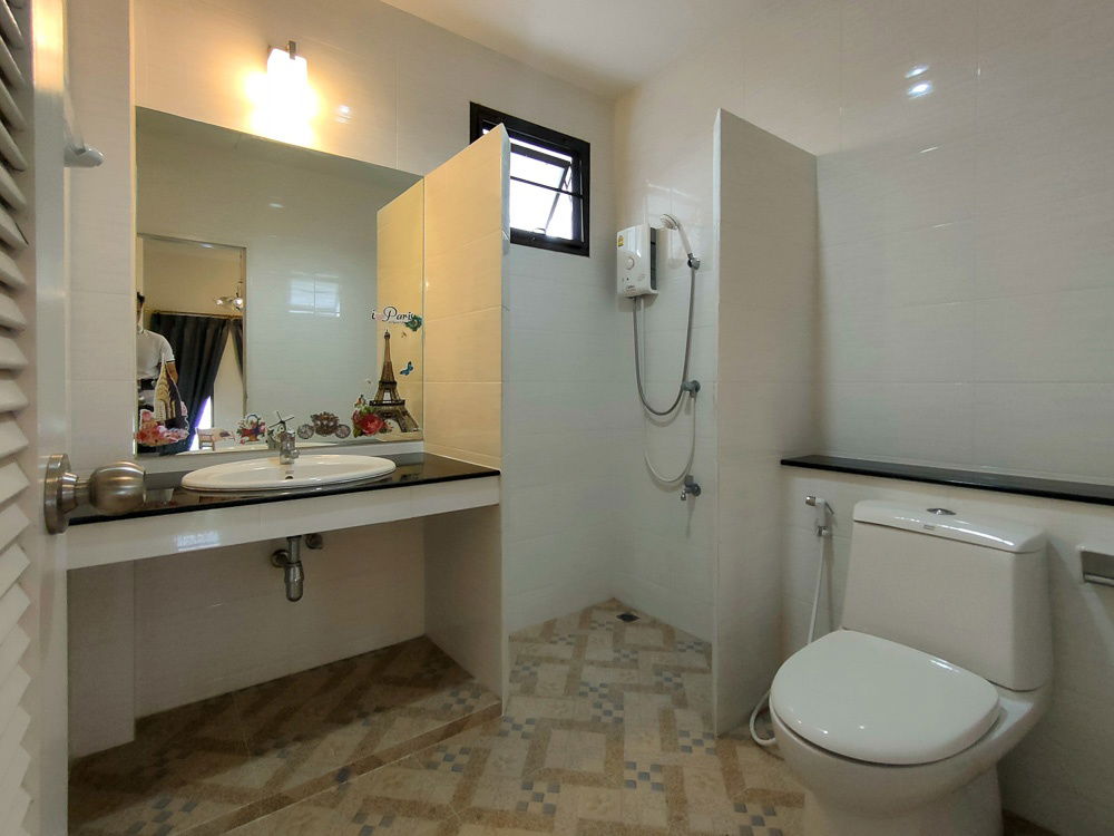 รูป ให้เช่าบ้าน 2 ชั้นพร้อมสนามหญ้าข้างบ้าน  ในโครงการใกล้โรงเรียนนานาชาติลานนา หางดง - รูปที่ 19/21