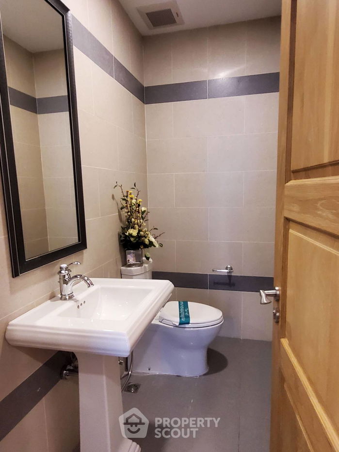 picture 2-BR Condo at Verde Sukhumvit 49/15 near BTS Phrom Phong (ID 401014) - 9/12
