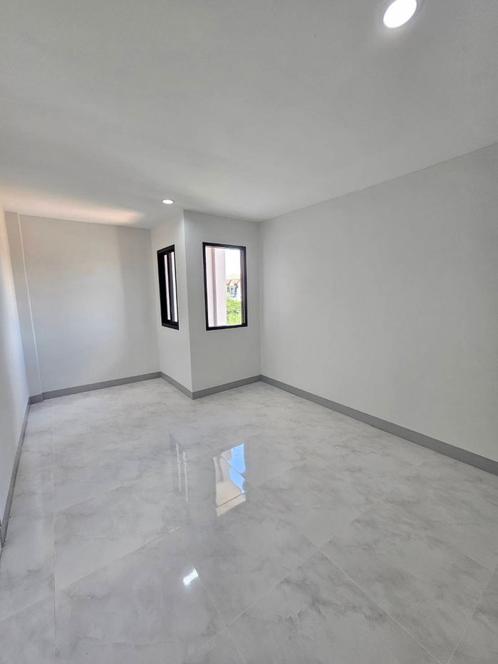 รูป ทาวน์โฮม 3 ชั้น หมู่บ้านเพลินวิภา ใกล้เลียบด่วนเอกมัย-รามอินทรา รถไฟฟ้าสีชมพู ถนนนวลจันทร์ , ถนนรามอินทรา40 ใกล้โรงพยาบาล โรงเรียน - รูปที่ 20/21