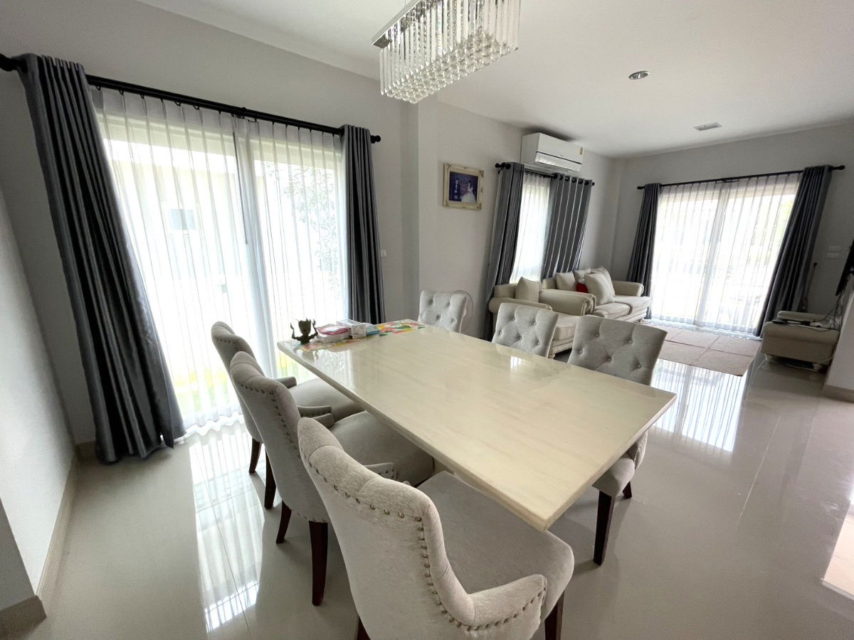 picture  Two storey house for rent with 3 bedrooms,3 toilets and 1 kitchen. - 5/25