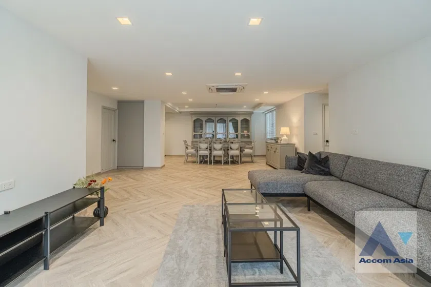 รูป 🔼🔽 AccomA 📩 Gorgeous white-tone condo with classic charm and full built-ins (24253) - รูปที่ 4/18