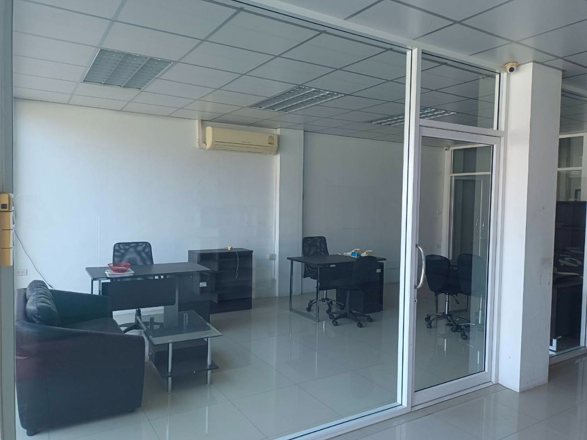 picture 2-unit, 3-storey shophouse for rent in Sriracha, 5 minute drive from J Park Sriracha - 1/14