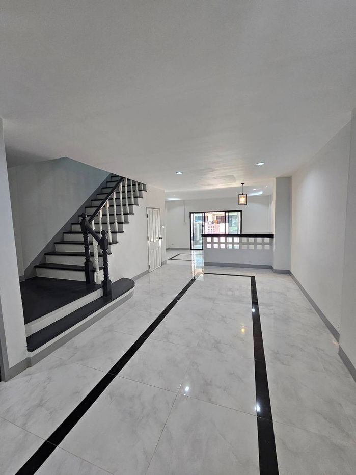 รูป ทาวน์โฮม 3 ชั้น หมู่บ้านเพลินวิภา ใกล้เลียบด่วนเอกมัย-รามอินทรา รถไฟฟ้าสีชมพู ถนนนวลจันทร์ , ถนนรามอินทรา40 ใกล้โรงพยาบาล โรงเรียน - รูปที่ 6/21