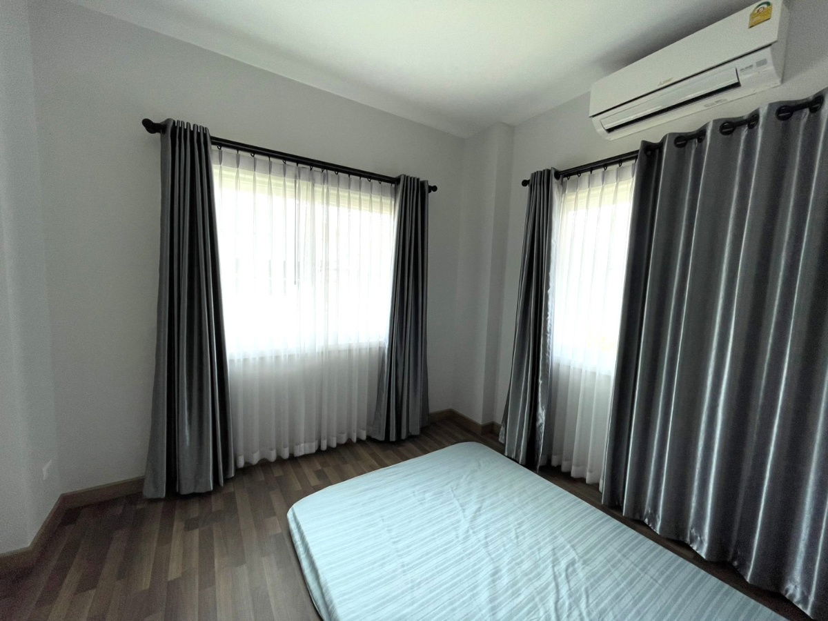 picture  Two storey house for rent with 3 bedrooms,3 toilets and 1 kitchen. - 19/25