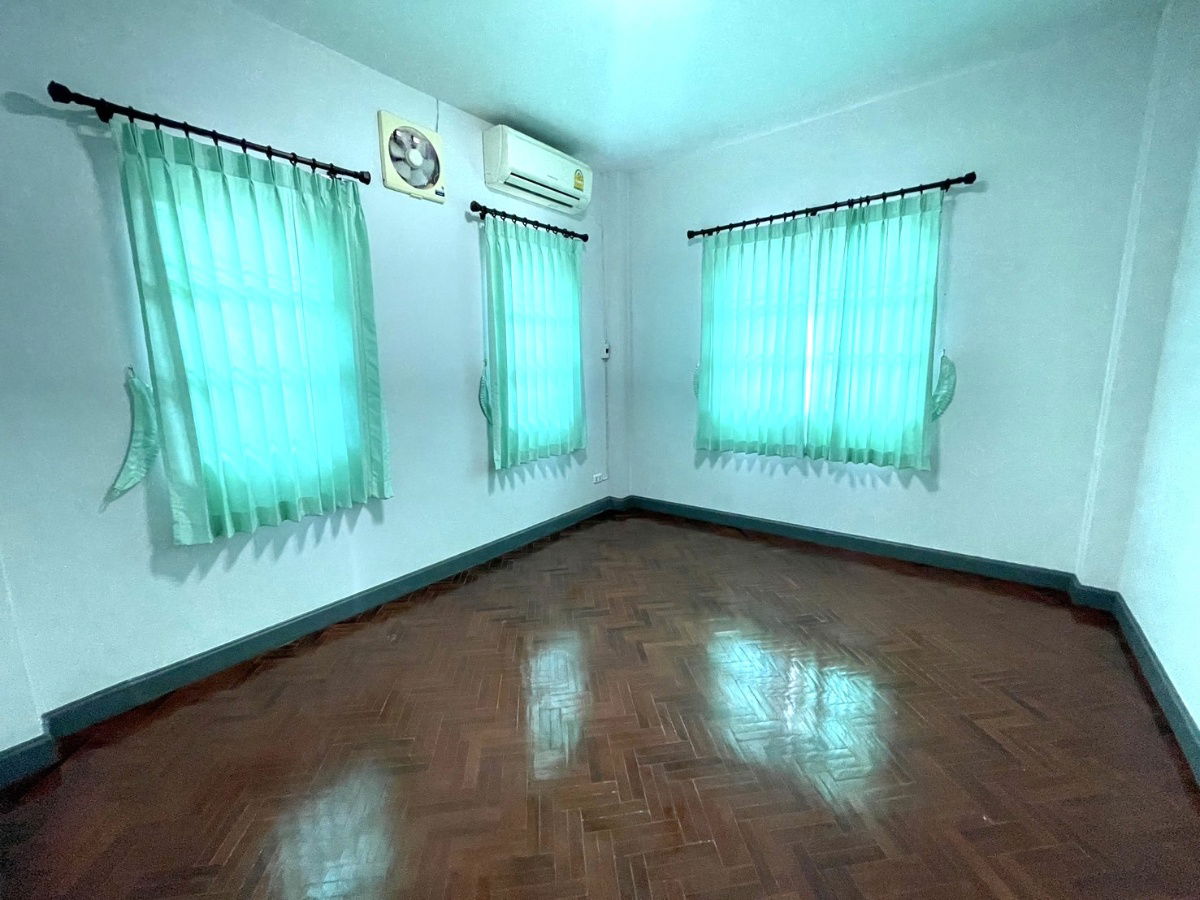 รูป ให้เช่าบ้านเดี่ยวชั้นเดียว  4 ห้องนอน 3 ห้องน้ำ 1  ห้องครัว  3  ที่จอดรถ  - รูปที่ 13/23