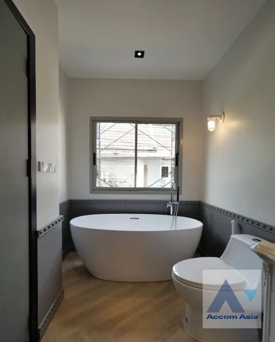 picture 🔼🔽 AccomA 📩 Fully Furnished,Newly renovated,Pet friendly 3 BR Townhouse in Khlong Tan Nuea (AA41951) - 14/20