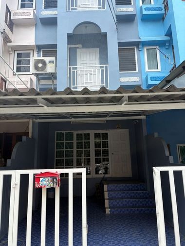 ขายหรือเช่า ทาวน์เฮาส์ 3 ชั้น รีโนเวทใหม่ – ซอยเรวดี 62 นนทบุรี ทำเลดี ใกล้กระทรวงสาธารณสุข และรถไฟฟ้าสายสีม่วง