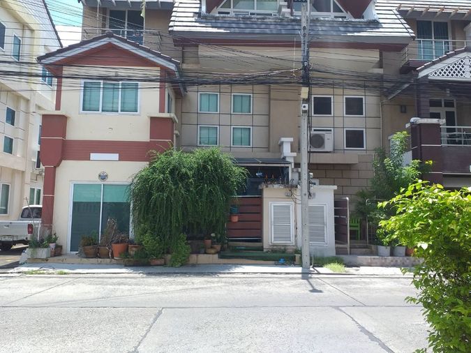 ขายทาวน์โฮม 3 ห้องนอน 190 ตร.ม. 24.6 ตร.ว. เมอริท เพลส ลาดพร้าว 87