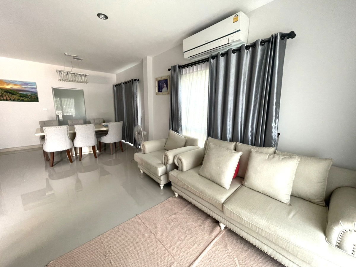 picture  Two storey house for rent with 3 bedrooms,3 toilets and 1 kitchen. - 3/25