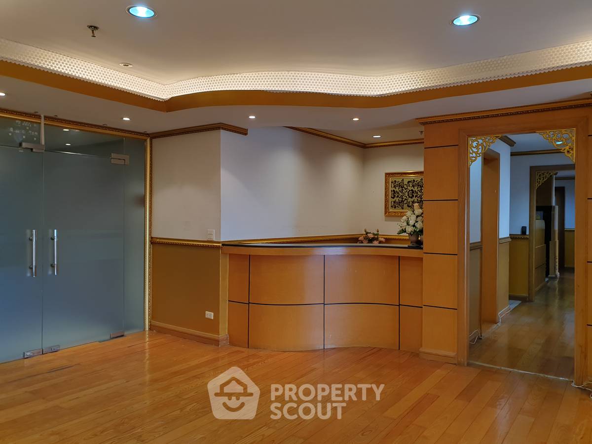 picture 3-BR Condo at Nusa State Tower Condominium near BTS Saphan Taksin (ID 436294) - 9/34