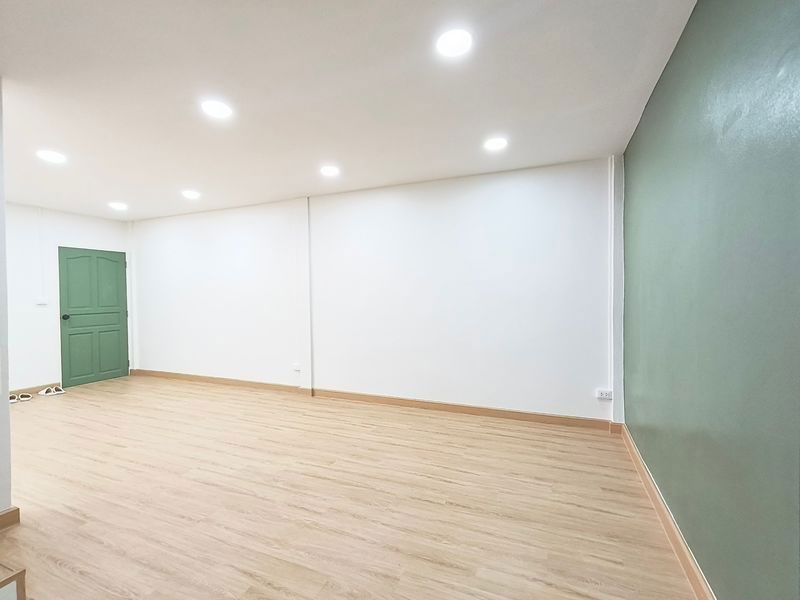 รูป ทาวน์เฮาส์ รีโนเวทใหม่ ทำเลดี หมู่บ้าน ประชากรไทย ลาดพร้าว93 บ้านหน้ากว้าง พร้อมอยู่ แถมเฟอร์นิเจอร์ - รูปที่ 8/44