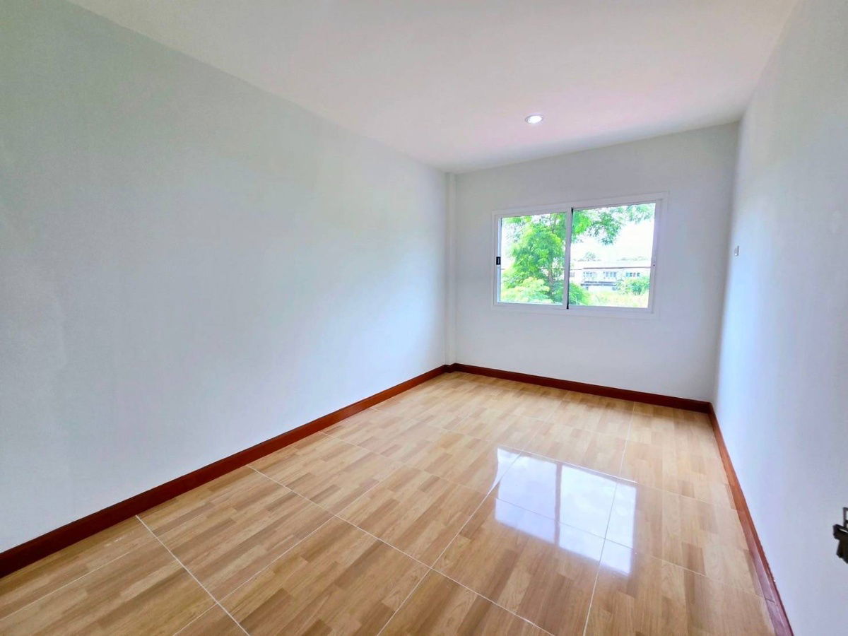 รูป ทาวน์เฮ้าส์ รีโนเวทใหม่ ทำเลดี ราคาถูก หมู่บ้าน เคซีร่มเกล้า18 แขวงมีนบุรี เขตมีนบุรี แถมเฟอร์นิเจอร์ พร้อมอยู่ - รูปที่ 17/20