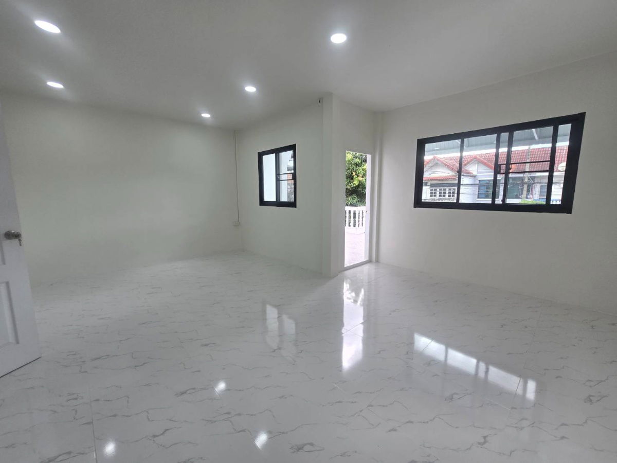 รูป ทาวน์เฮ้าส์ รีโนเวท กว้างขวาง หมู่บ้าน อยู่เจริญ ถนนรังสิต-นครนายก51 รังสิตคลอง2 อ.ธัญบุรี จ.ปทุมธานี 2หลังทะลุกัน กว้างมาก - รูปที่ 21/35