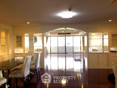 Condos for rent BTS Ekkamai : 4-BR Condo at Oriental Towers Condominium near BTS Ekkamai (ID 1243066)