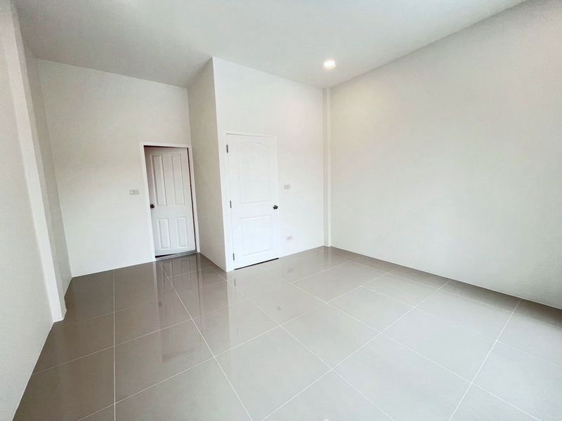 รูป หมู่บ้าน รุ่งกิจ แกรนด์ วิสต้า ( Rungkit Grand Vista ) ทาวน์โฮม 2 ชั้น ซอยหทัยราษฎร์ ถนนรามอินทรา รีโนเวทใหม่ พร้อมอยู่ แถมเฟอร์นิเจอร์ - รูปที่ 17/21